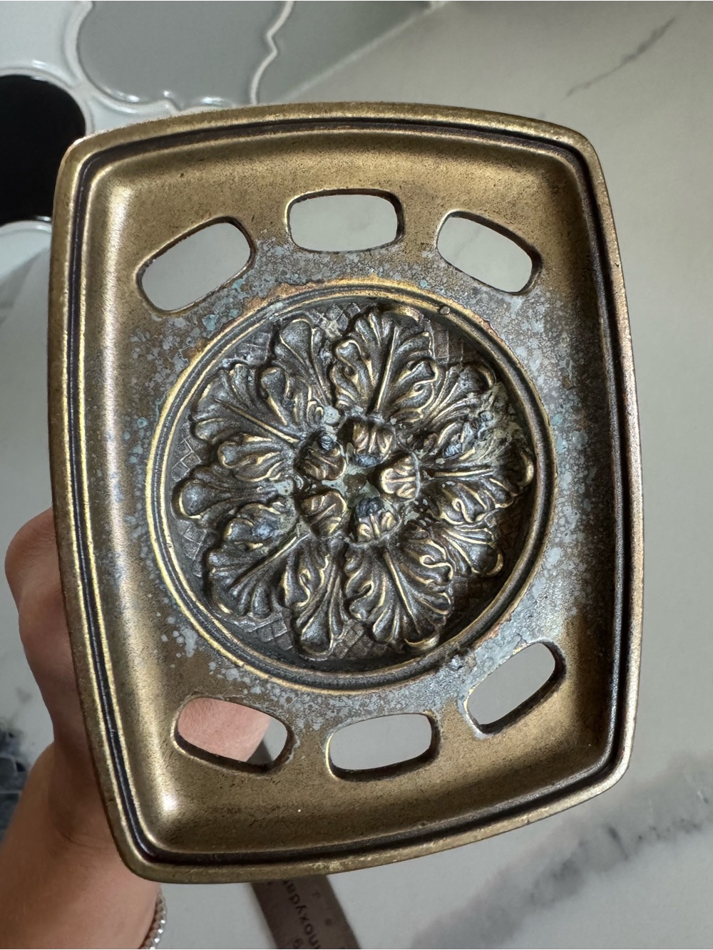 Ornate solid Brass Pedestal Soap Dish - Picture 6 of 9